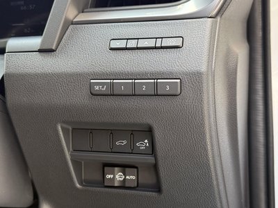 2025 Lexus GX — миниатюра 37