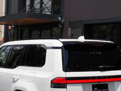 2025 Lexus GX — миниатюра 19