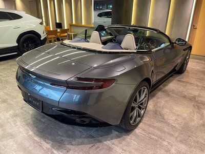 2021 Aston Martin DB11 VOLANTE — фото 9