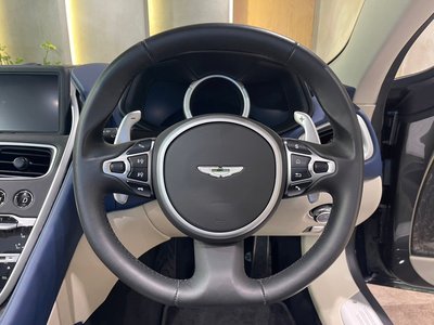 صورة 22 لـ 2021 Aston Martin DB11 VOLANTE