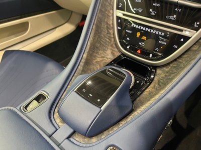 صورة 28 لـ 2021 Aston Martin DB11 VOLANTE