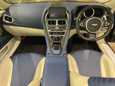 صورة 21 لـ 2021 Aston Martin DB11 VOLANTE