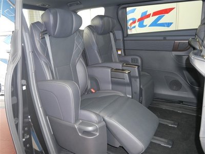 صورة 8 لـ 2023 Toyota VELLFIRE