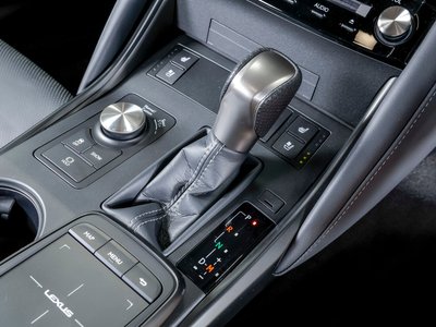 2025 Lexus IS thumbnail 60