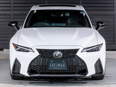 2025 Lexus IS photo 4