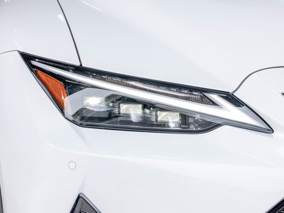 2025 Lexus IS thumbnail 35