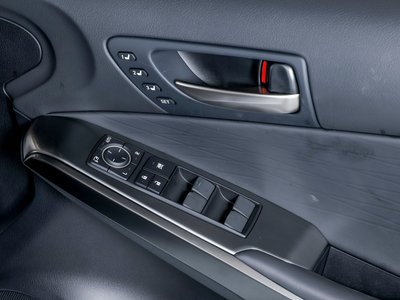 2025 Lexus IS thumbnail 21