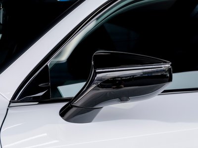 2025 Lexus IS thumbnail 38
