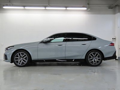 2026 BMW 5 SERIES photo 7