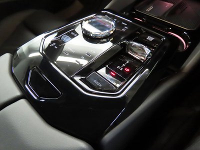2026 BMW 5 SERIES thumbnail 17