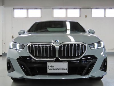 2026 BMW 5 SERIES photo 9