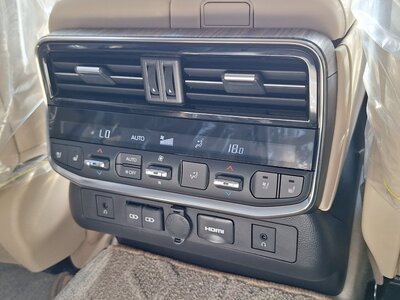 2025 Toyota LAND CRUISER 300 — фото 13