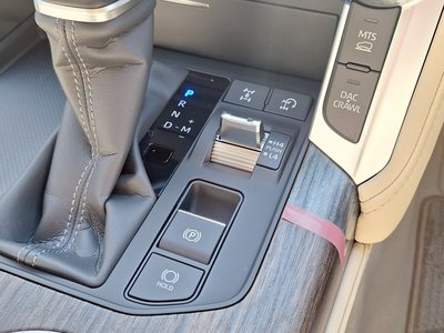 2025 Toyota LAND CRUISER 300 — фото 23