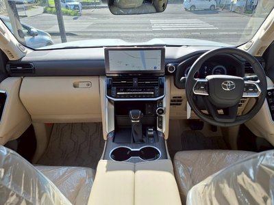 2025 Toyota LAND CRUISER 300 — фото 2