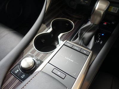صورة 57 لـ 2022 Lexus RX