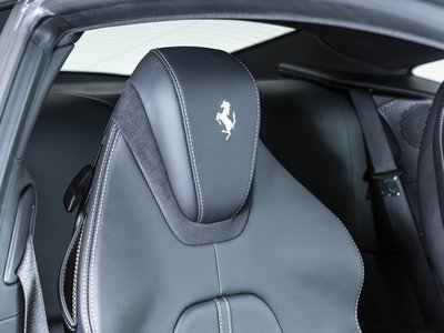 صورة 14 لـ 2021 Ferrari ROMA