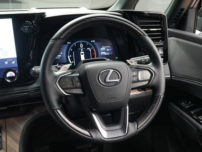 صورة 75 لـ 2024 Lexus LM