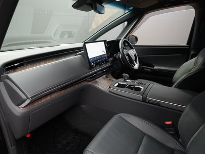 صورة 18 لـ 2024 Lexus LM