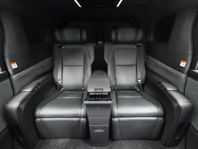 صورة 22 لـ 2024 Lexus LM
