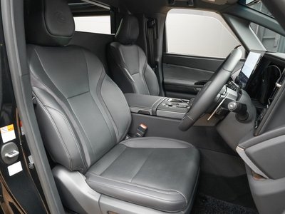 صورة 20 لـ 2024 Lexus LM