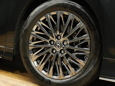 صورة 50 لـ 2024 Lexus LM