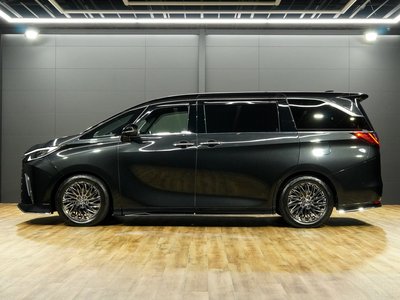 صورة 28 لـ 2024 Lexus LM