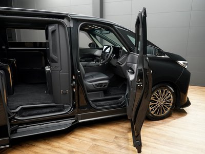 صورة 65 لـ 2024 Lexus LM