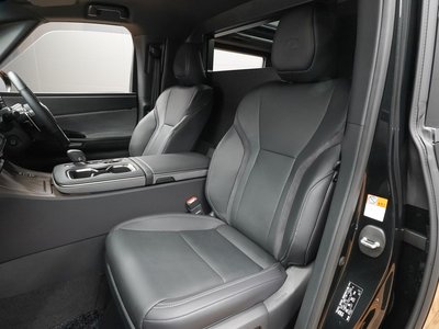 صورة 21 لـ 2024 Lexus LM