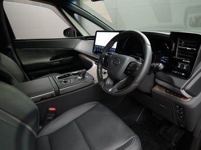 صورة 17 لـ 2024 Lexus LM