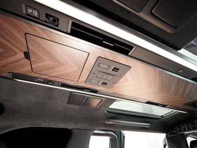 صورة 81 لـ 2024 Lexus LM
