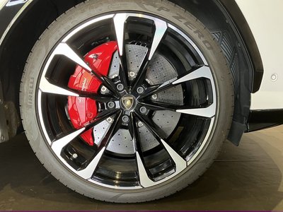 2019 Lamborghini URUS 照片 32