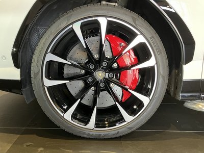 2019 Lamborghini URUS 照片 44