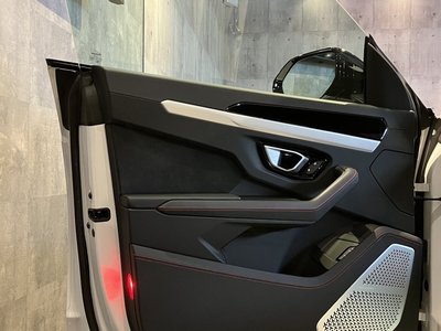 2019 Lamborghini URUS 照片 24