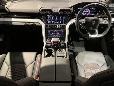2019 Lamborghini URUS 照片 11
