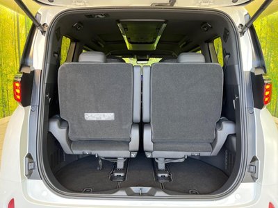2025 Toyota ALPHARD — фото 11