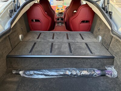 2014 Aston Martin RAPIDE 缩略图 32