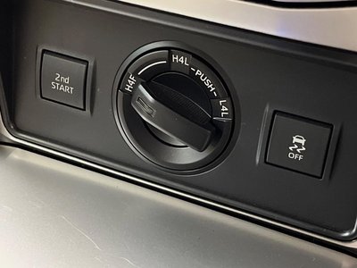 صورة مصغرة 46 لـ 2023 Toyota LAND CRUISER PRADO