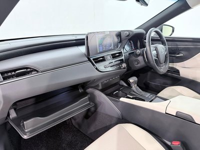 2024 Lexus ES thumbnail 41