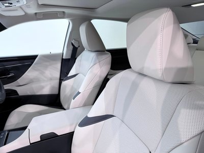 2024 Lexus ES thumbnail 39