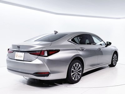 2024 Lexus ES photo 8