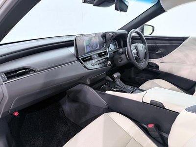 2024 Lexus ES thumbnail 40
