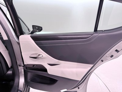 2024 Lexus ES thumbnail 32
