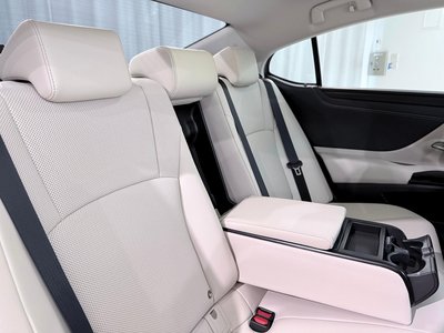 2024 Lexus ES thumbnail 34