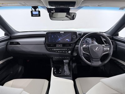 2024 Lexus ES photo 2