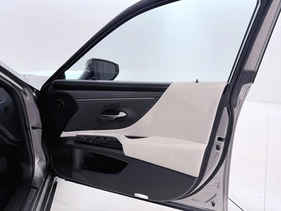 2024 Lexus ES thumbnail 30
