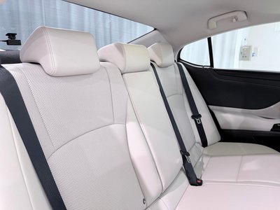 2024 Lexus ES thumbnail 33