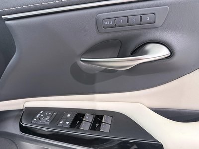 2024 Lexus ES thumbnail 31