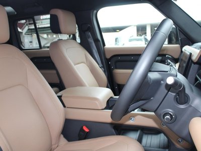2025 LAND Rover DEFENDER photo 13