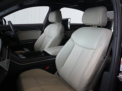صورة مصغرة 405 لـ 2024 AUDI A8