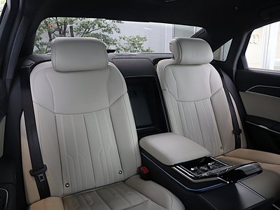صورة مصغرة 440 لـ 2024 AUDI A8